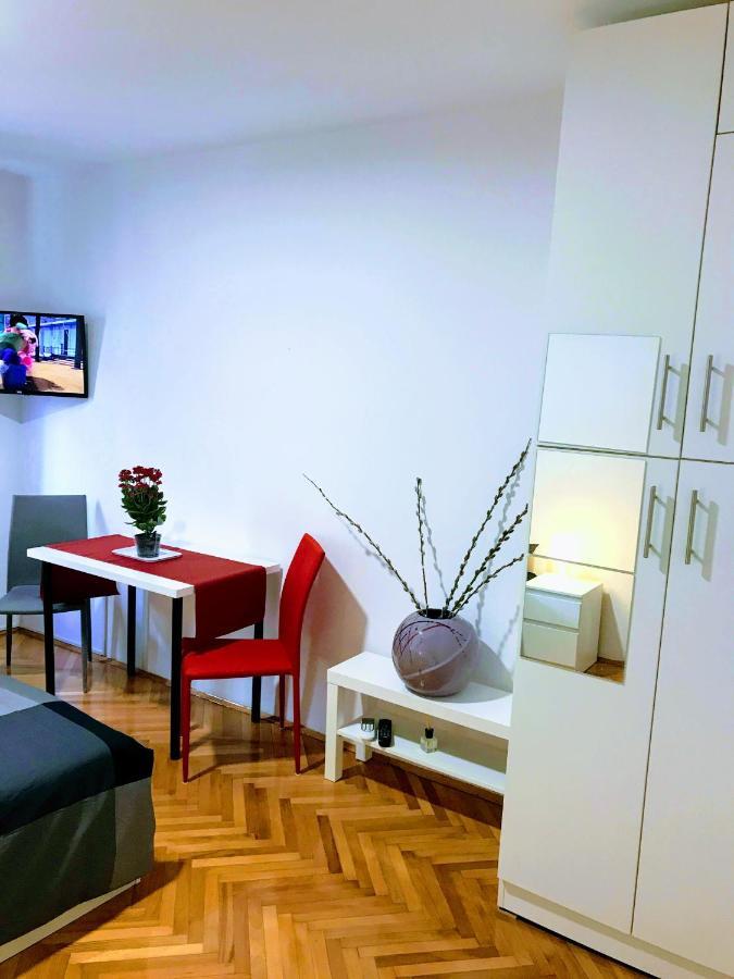 Pula Center Old Town Apartments And Rooms Exterior photo