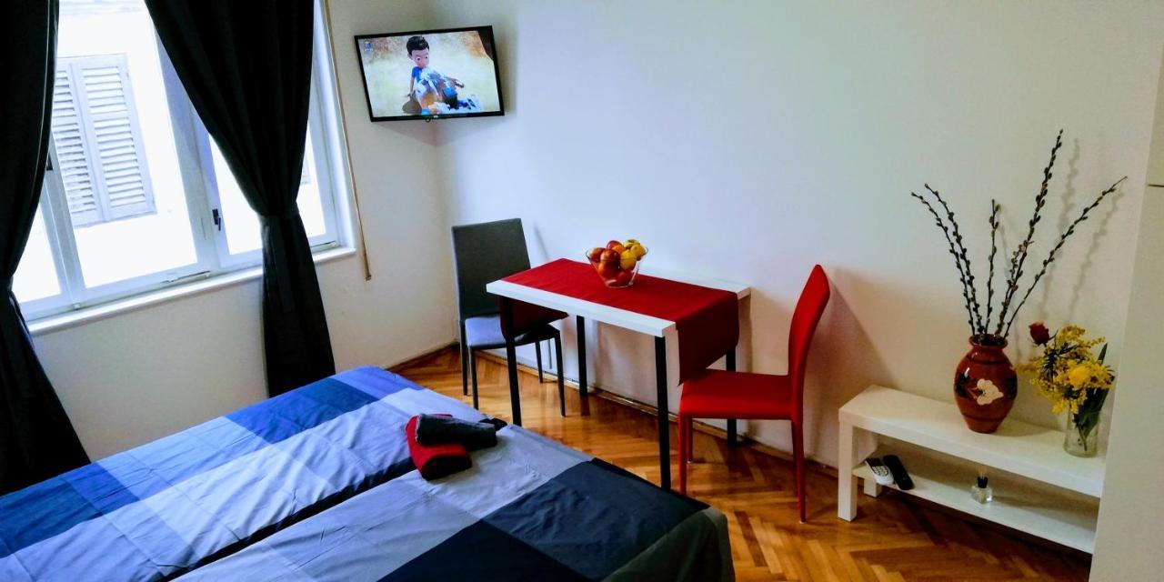 Pula Center Old Town Apartments And Rooms Exterior photo